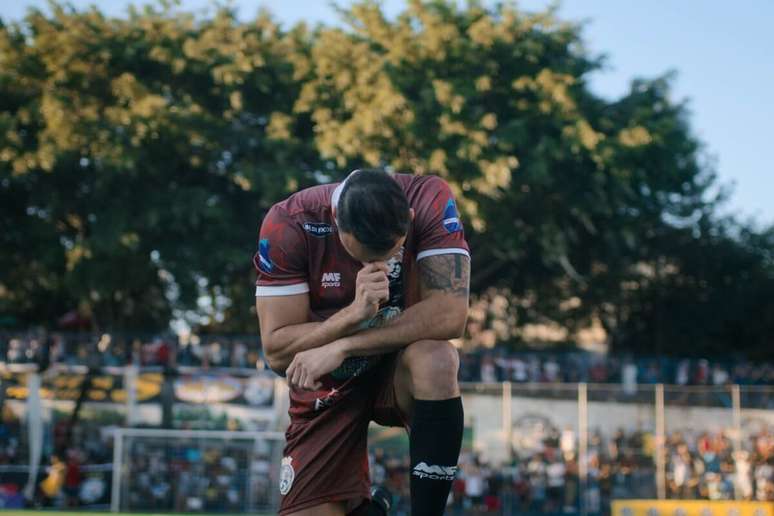 Na miniss&eacute;rie documental &ldquo;V&aacute;rzea: Onde Nasce o Futebol&rdquo;, hist&oacute;rias de jogadores, torcedores e equipes revelam a for&ccedil;a do futebol de v&aacute;rzea em S&atilde;o Paulo 
