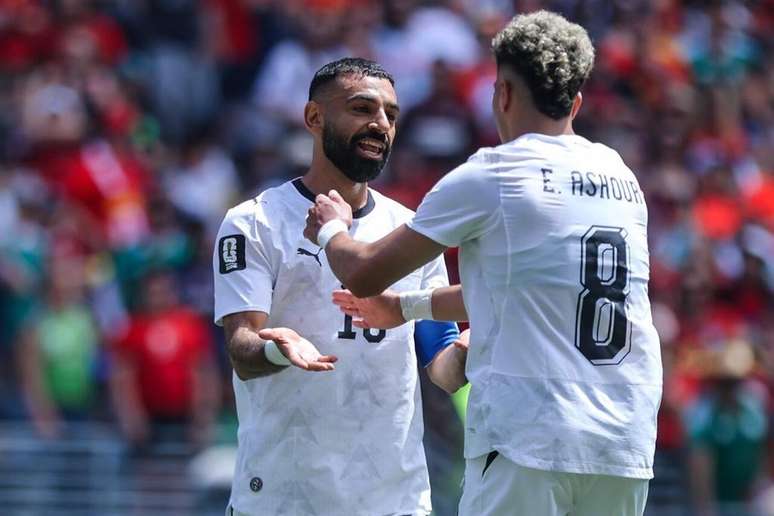 Ashour (8) comemorou seu gola&ccedil;o ao lado do aniversariante Salah, que deu o passe para o gol eg&iacute;pcio.