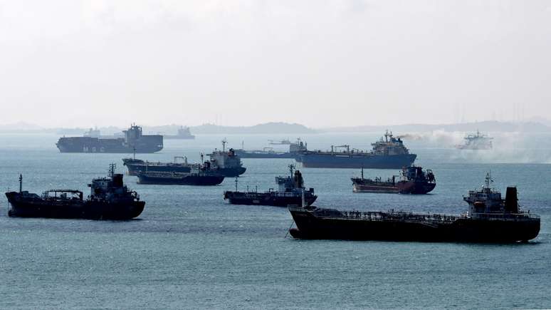 Analistas calculam que, atualmente, a frota fantasma transporte 80% das exporta&ccedil;&otilde;es de petr&oacute;leo da R&uacute;ssia por via mar&iacute;tima, desafiando as san&ccedil;&otilde;es do Ocidente