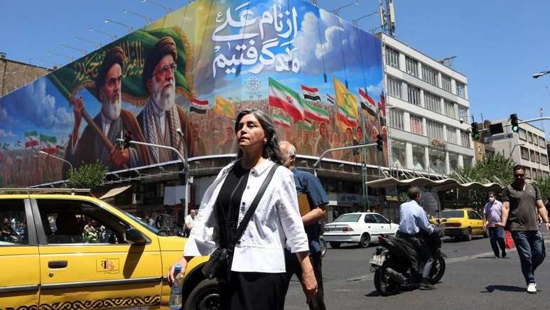 Os ataques surpresa de Israel e dos Estados Unidos mataram o l&iacute;der supremo do Ir&atilde;, Ali Khamenei, mas n&atilde;o levaram ao fim do regime