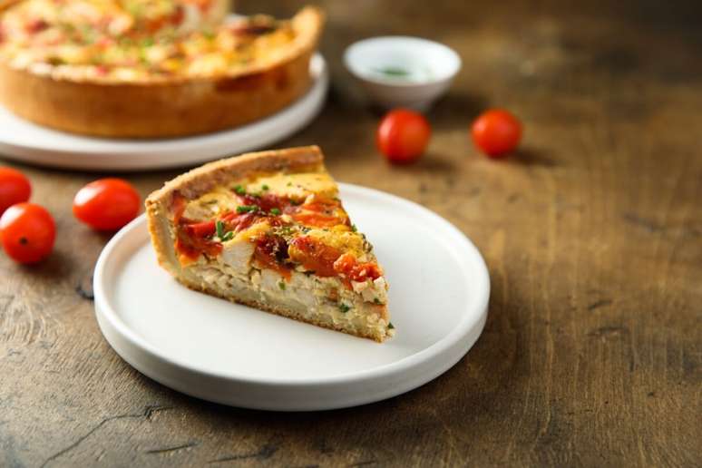 Quiche proteica de frango com tomate-cereja 