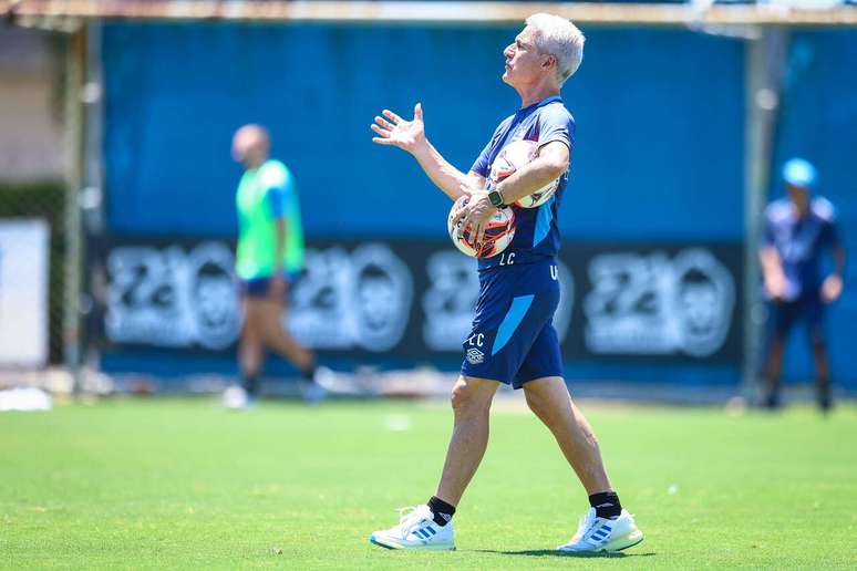 Lu&iacute;s Castro prepara elenco para a sequ&ecirc;ncia da temporada ap&oacute;s a Copa do Mundo &ndash; Lucas Uebel/Gr&ecirc;mio FBPA