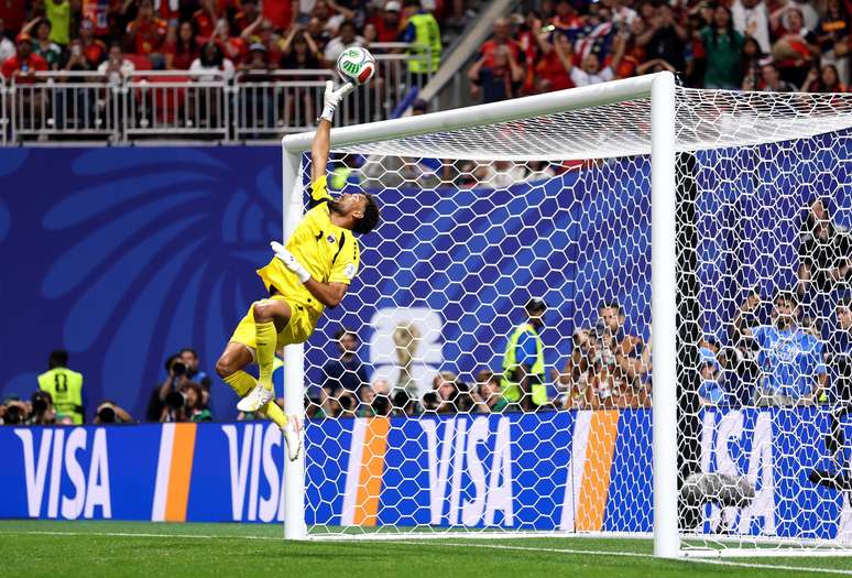 CazéTV faz mutirão por seguidores para Vozinha após goleiro fechar o gol contra a Espanha na Copa