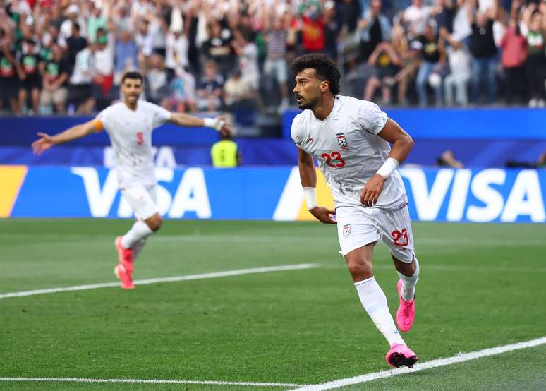Ramin Rezaeian comemora gol do Ir&atilde; contra a Nova Zel&acirc;ndia &ndash; 