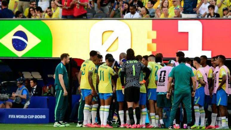 O Brasil empatou contra o Marrocos logo depois de o t&eacute;cnico Carlo Ancelotti reunir seus jogadores durante uma pausa para hidrata&ccedil;&atilde;o para discutir quest&otilde;es t&aacute;ticas