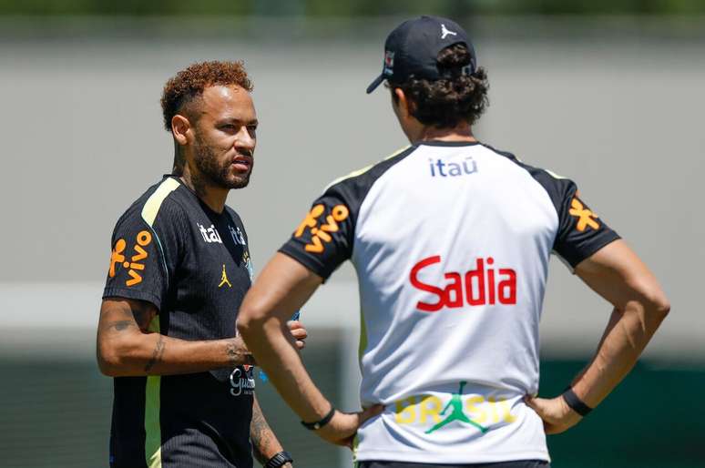 Neymar ainda n&atilde;o treinou com elenco do Brasil &ndash;