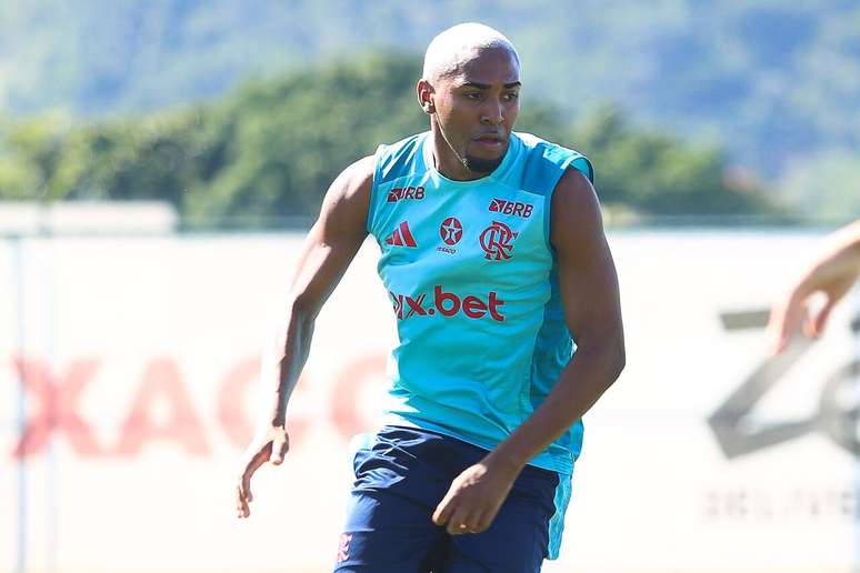 Lorran tem futuro indefinido no Flamengo &ndash;