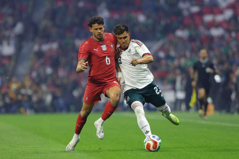 Matheus Nunes em a&ccedil;&atilde;o com a camisa de Portugal &ndash;