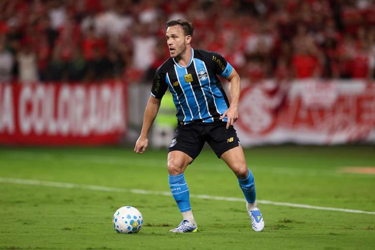 Arthur Melo em campo pelo Gr&ecirc;mio 