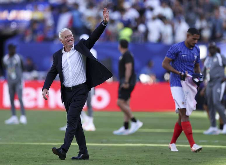 Didier Deschamps comemorando a vit&oacute;ria da Fran&ccedil;a 