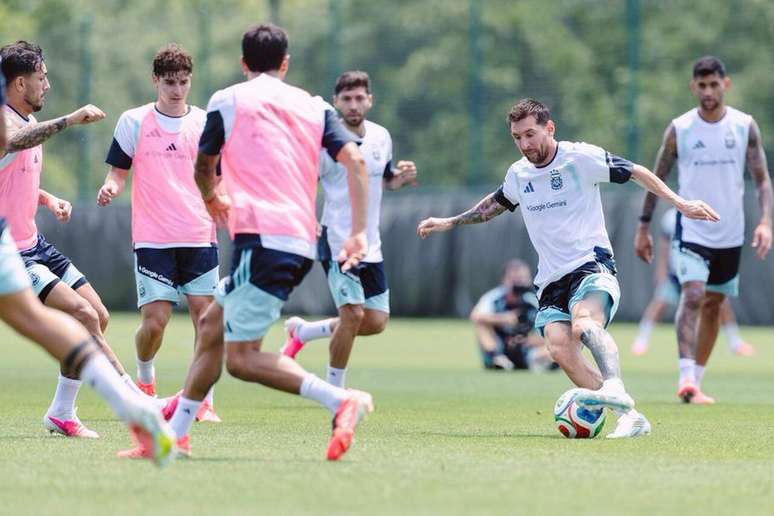 Messi est&aacute; confirmado para a partida &ndash;