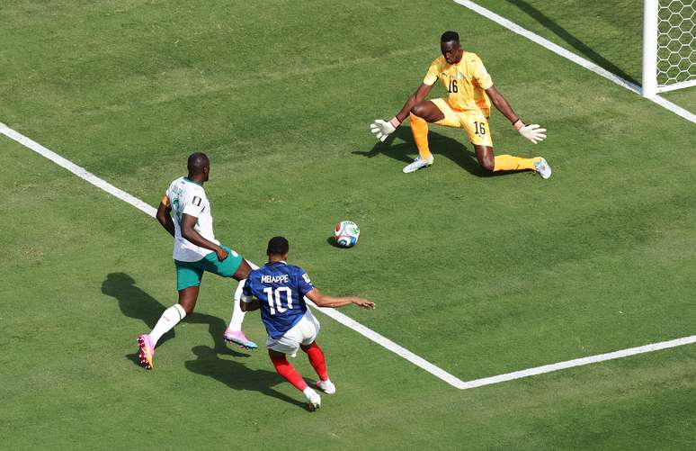 Mbappé marca para a França contra Senegal na estreia na Copa do Mundo