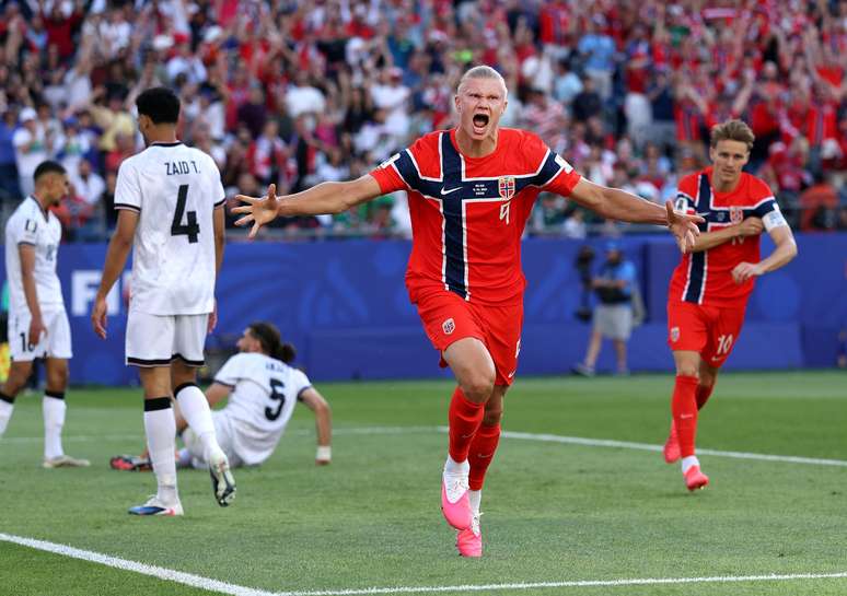Erling Haaland marcou dois gols na vit&oacute;ria por 3 a 1 contra o Iraque.