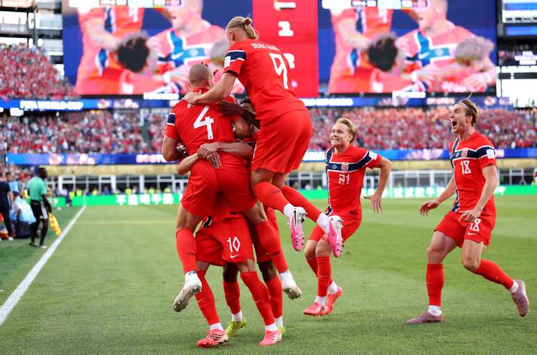 Noruega em comemora&ccedil;&atilde;o contra o Iraque.