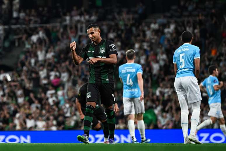 Victor S&aacute; em a&ccedil;&atilde;o com a camisa do Krasnodar, da R&uacute;ssia &ndash;