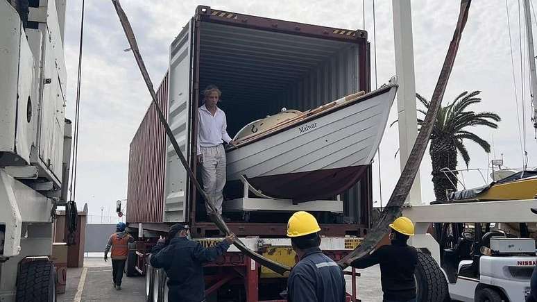 O navio chegou a Lima depois de cinco meses. 'Quando o descarregaram no clube n&aacute;utico local, eles abriram as portas do cont&ecirc;iner e l&aacute; estava meu Maiwar me esperando. Foi uma sensa&ccedil;&atilde;o incr&iacute;vel.'