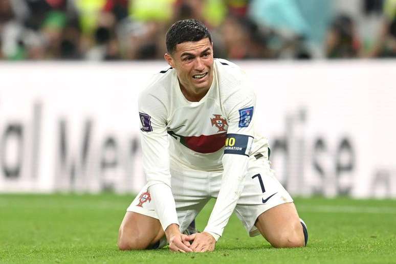 Cristiano Ronaldo chorou em campo ap&oacute;s a elimina&ccedil;&atilde;o de Portugal para o Marrocos na Copa do Mundo de 2022