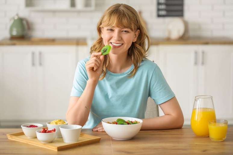 Laranja, kiwi, morango e outras frutas de inverno s&atilde;o fontes de vitaminas, fibras e compostos antioxidantes que contribuem para a sa&uacute;de e o equil&iacute;brio do organismo 