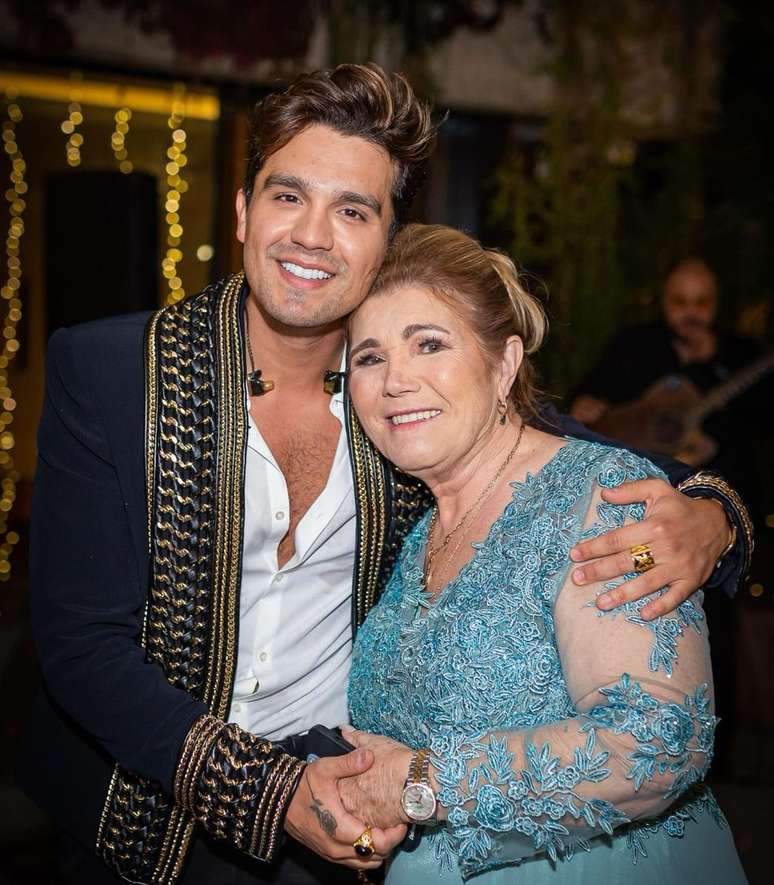 Luan Santana e Dolores Aveiro, m&atilde;e de Cristiano Ronaldo &mdash;