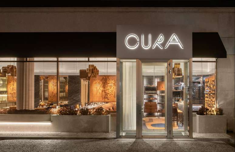 Na &aacute;rea gastron&ocirc;mica, o hotel conta com restaurantes e bares de alto padr&atilde;o, incluindo o restaurante CURA