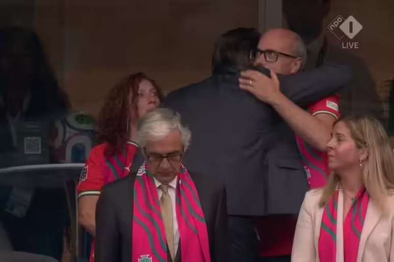 Pais de Diogo Jota em camarote no NRG Stadium para acompanhar a estreia de Portugal na Copa do Mundo &ndash;
