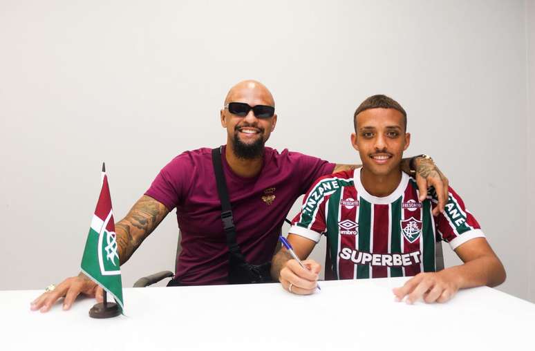 Felipe Melo e o filho, Davi Melo &ndash;