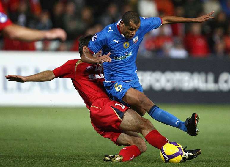 Rivaldo em a&ccedil;&atilde;o pelo clube uzbeque na Austr&aacute;lia, em 2009 &ndash;