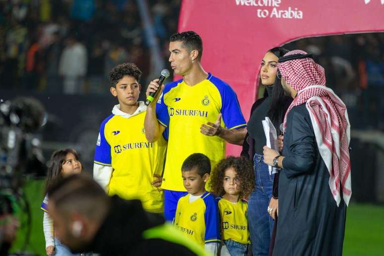 Em 2023, aos 37 anos, Cristiano Ronaldo assinou um contrato avaliado em mais de US$ 200 milh&otilde;es por ano