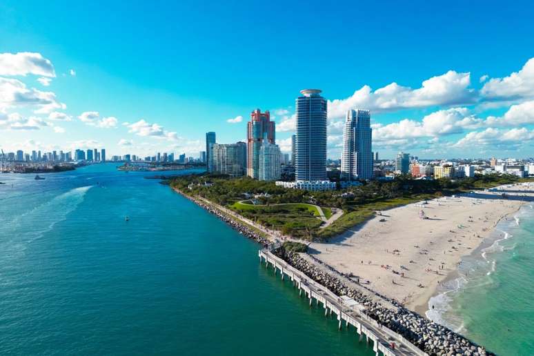 Miami mistura praias famosas, arte urbana, forte influ&ecirc;ncia latino-americana, especialmente cubana, e espa&ccedil;os culturais e naturais para todos os estilos de viagem 