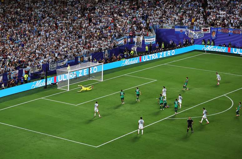 KANSAS CITY, MISSOURI &ndash; JUNE 16: Lionel Messi #10 of Argentina scores his team&rsquo;s third and hat trick goal during the FIFA World Cup 2026 Group J match between Argentina and Algeria at Kansas City Stadium on June 16, 2026 in Kansas City, Missouri. (Photo by Francois Nel/Getty Images)