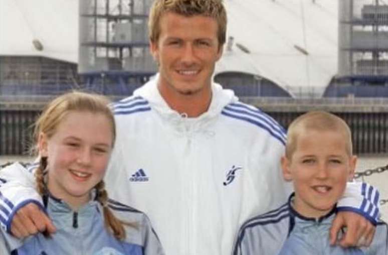 Kane ao lado da futura esposa, Katie Goodland, e o &iacute;dolo Beckham &ndash;