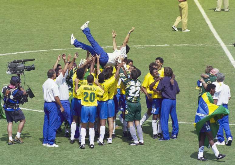 Carlos Alberto Parreira durante comemora&ccedil;&atilde;o da Copa do Mundo de 1994 