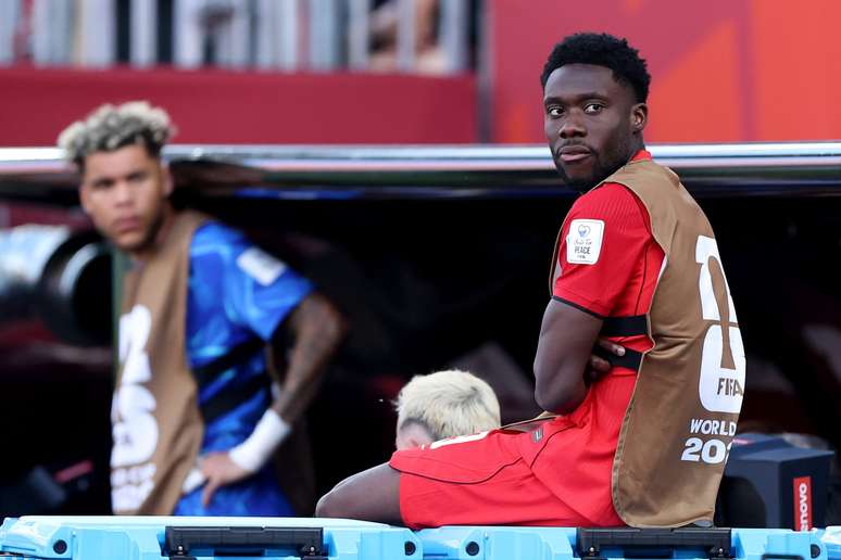 Alphonso Davies durante o confronto do Canad&aacute; com a B&oacute;snia 