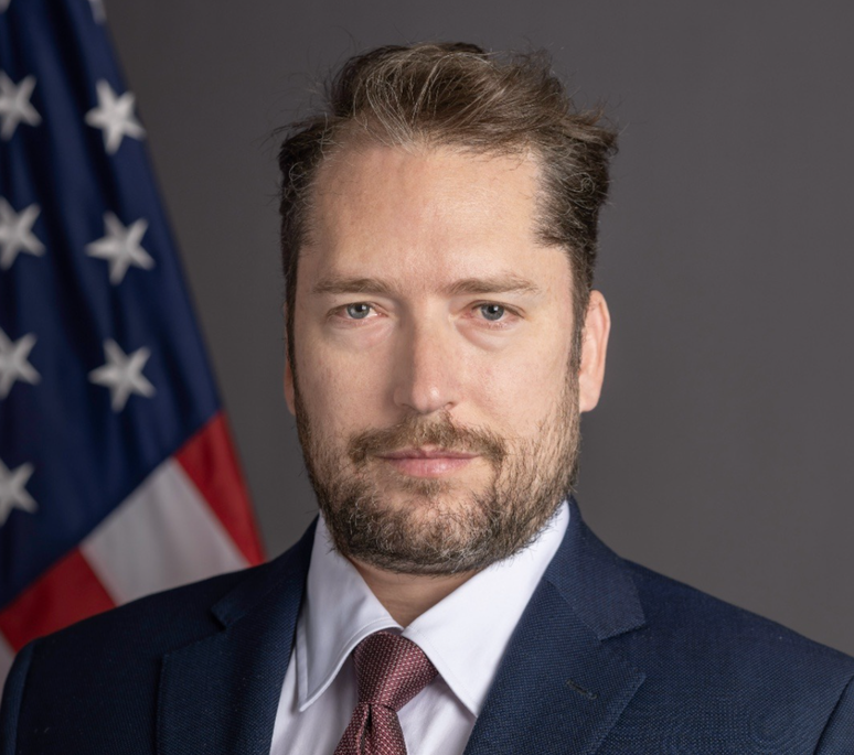 Darren Beattie teve o visto brasileiro revogado pelo governo ap&oacute;s tentar visitar Jair Bolsonaro