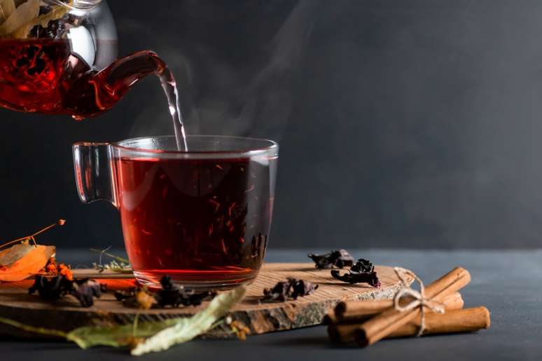 Ch&aacute; termog&ecirc;nico de hibisco, gengibre e canela 
