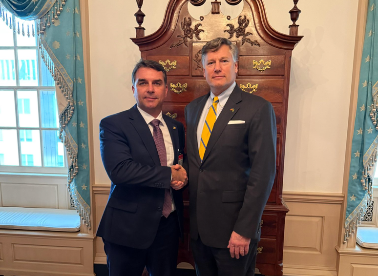 Fl&aacute;vio se encontrou com Christopher Landau, o segundo mais poderoso no Departamento de Estado