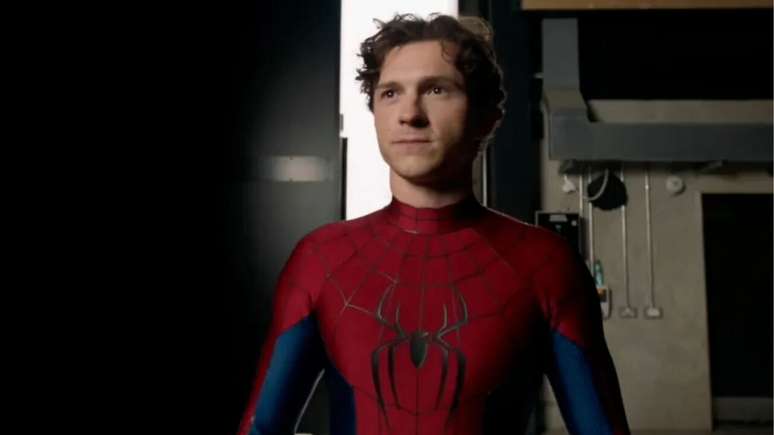 Com Tom Holland em uma fase mais madura e solit&aacute;ria do personagem, a narrativa combina elementos de a&ccedil;&atilde;o urbana, drama pessoal e presen&ccedil;a de figuras conhecidas do universo dos her&oacute;is, como o Justiceiro e o poss&iacute;vel Hulk &ndash; Divulga&ccedil;&atilde;o
