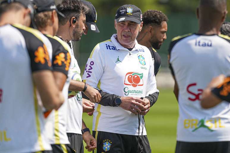 T&eacute;cnico admite falhas, far&aacute; mudan&ccedil;as e busca Sele&ccedil;&atilde;o mais equilibrada &ndash;