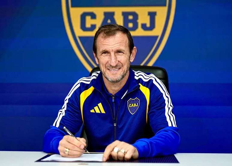 Rodolfo Arruabarrena em an&uacute;ncio como t&eacute;cnico do Boca Juniors 