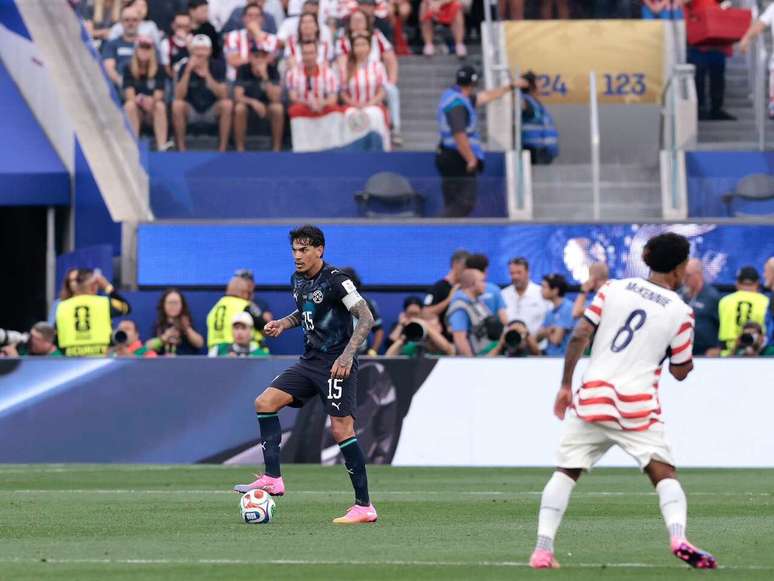Gustavo G&oacute;mez, capit&atilde;o da sele&ccedil;&atilde;o do Paraguai &ndash;