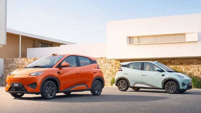 BYD Dolphin Mini &eacute; um dos el&eacute;tricos inclusos na lista, modelos oferecem custos menores de abastecimento em compara&ccedil;&atilde;o aos ve&iacute;culos movidos exclusivamente a combust&iacute;veis f&oacute;sseis |