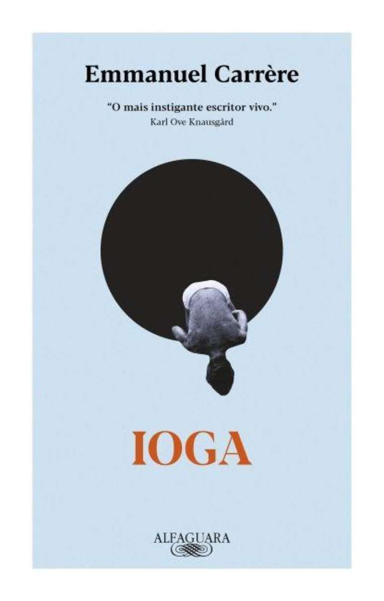 'A ioga diz que n&oacute;s somos outra coisa al&eacute;m do nosso pequeno eu confuso', diz o escritor franc&ecirc;s Emmanuel Carr&egrave;re, no livro 'Ioga'