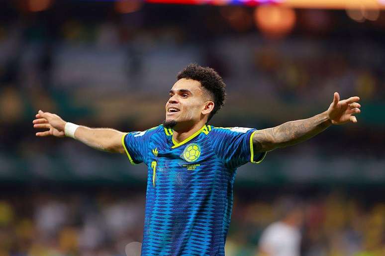 Luis D&iacute;az foi a inspira&ccedil;&atilde;o da sele&ccedil;&atilde;o da Col&ocirc;mbia ao marcar um gol e dar uma assist&ecirc;ncia na vit&oacute;ria por 3 a 1 sobre o Uzbequist&atilde;o