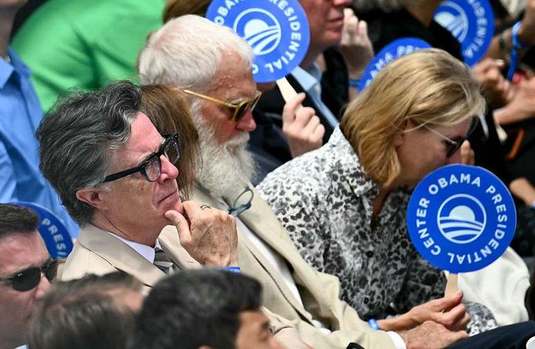 Personalidades do entretenimento, como Stephen Colbert e David Letterman, compareceram ao evento.