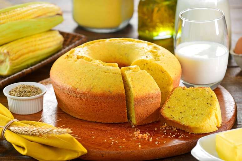 Bolo de milho-verde com erva-doce 