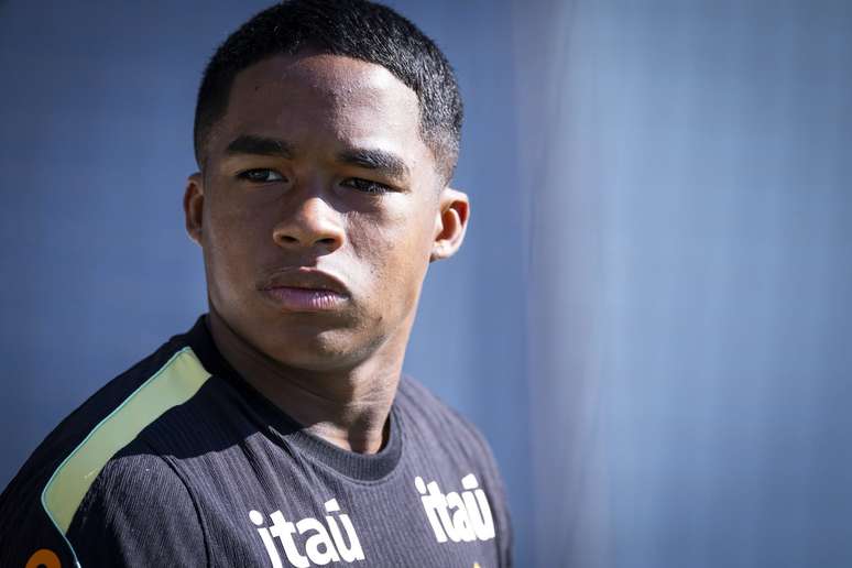 Endrick durante treinamento da Sele&ccedil;&atilde;o Brasileira 