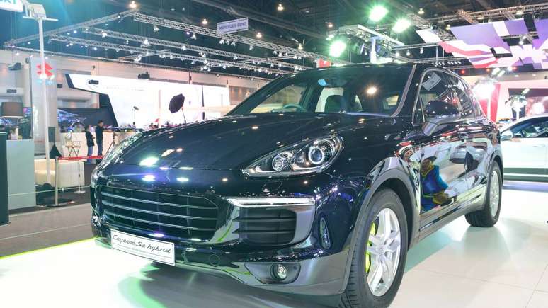 Porsche Cayenne E-Hybrid no universo associado a Wesley Safad&atilde;o mostra um modo de vida pautado por mobilidade confort&aacute;vel e design marcante._depositphotos.com / thampapon1