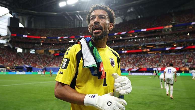 Estreando na Copa do Mundo, Cabo Verde conseguiu o empate contra a Espanha gra&ccedil;as &agrave; atua&ccedil;&atilde;o heroica de seu experiente goleiro Vozinha