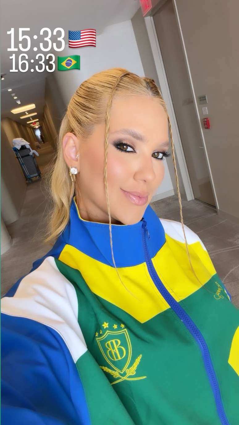Virginia Fonseca pronta para ir ao jogo do Brasil ap&oacute;s descolorir as sobrancelhas