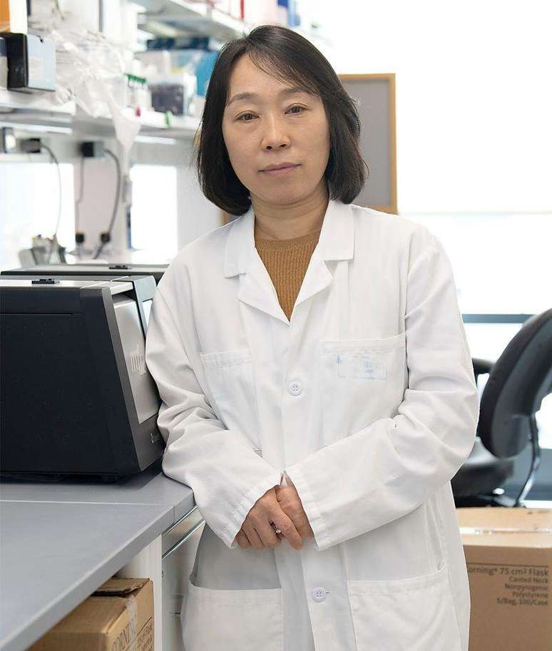 Xu Yu, professora de medicina do Ragon Institute of Mass General Brigham, MIT e Harvard, buscou sinais de HIV nos corpos de controladores de elite